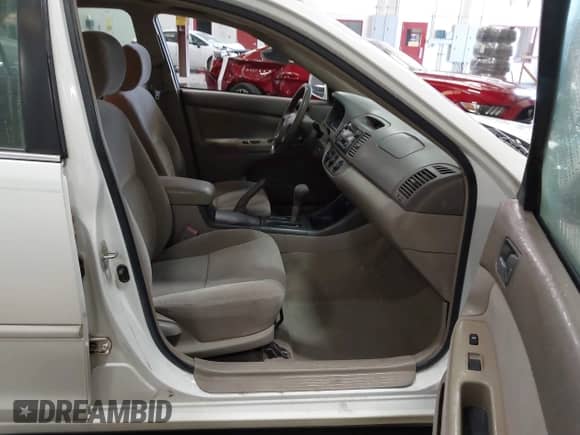 2002 Toyota Camry LE с VIN 4T1BE32K02U077095, выставлен на аукционе IAAI как лот 42405814 с пробегом 312 692 миль миль и . История ставок и продаж доступна на DreamBid. Изображение 5.