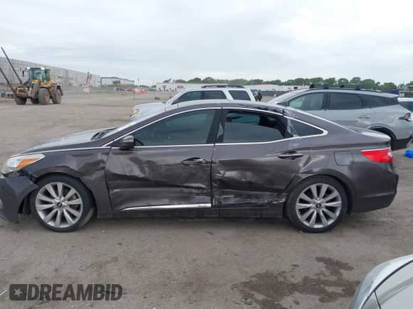 2015 Hyundai Azera Limited с VIN KMHFH4JG1FA429653, выставлен на аукционе IAAI как лот 42652060 с пробегом 93 387 миль миль и . История ставок и продаж доступна на DreamBid. Изображение 14.