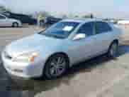 2006 Honda Accord with NAVI z VIN JHMCN36506C000038, wystawiony jako IAAI lot #43012636 z przebiegiem 164 211 mil mil oraz . Historia ofert i sprzedaży dostępna na DreamBid. Obrazek 2.