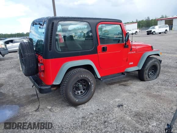 1998 Jeep Wrangler SE z VIN 1J4FY29P3WP805161, wystawiony jako IAAI lot #43314489 z przebiegiem 185 188 mil mil oraz . Historia ofert i sprzedaży dostępna na DreamBid. Obrazek 4.