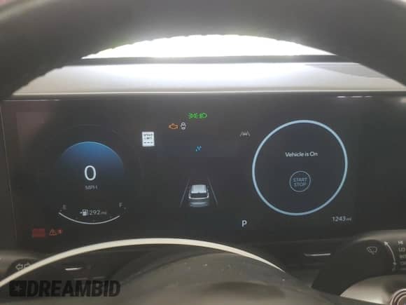 2025 Hyundai Kona Limited с VIN KM8HE3A3XSU275204, выставлен на аукционе Copart как лот 62266885 с пробегом 1 243 миль миль и Списание • Salvage title. История ставок и продаж доступна на DreamBid. Изображение 9.