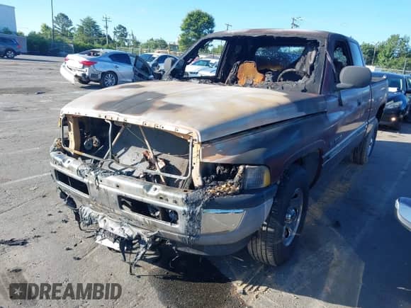 2001 Dodge 1500 z VIN 3B7HC13Y01M509070, wystawiony jako IAAI lot #42496174 z przebiegiem Nie podano mil oraz . Historia ofert i sprzedaży dostępna na DreamBid. Obrazek 2.