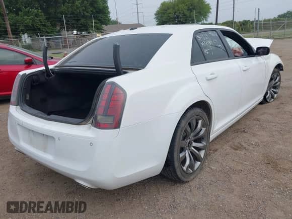 2014 Chrysler 300 S с VIN 2C3CCABT2EH222192, выставлен на аукционе IAAI как лот 42322545 с пробегом 158 764 миль миль и . История ставок и продаж доступна на DreamBid. Изображение 4.
