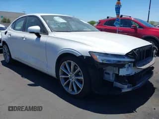 2021 Volvo S60 Momentum z VIN 7JR102FK9MG096783, wystawiony jako IAAI lot #42606702 z przebiegiem 63 724 mil mil oraz . Historia ofert i sprzedaży dostępna na DreamBid. Obrazek 1.