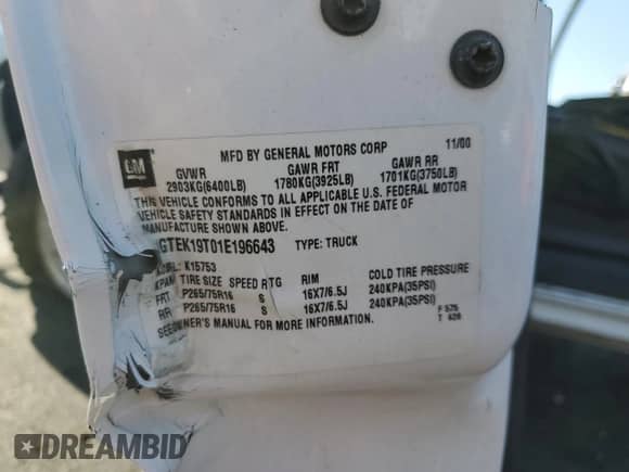 2001 GMC Sierra 1500 SLE z VIN 1GTEK19T01E196643, wystawiony jako Copart lot #81847955 z przebiegiem 304 607 mil mil oraz Szkoda całkowita • Salvage title. Historia ofert i sprzedaży dostępna na DreamBid. Obrazek 12.