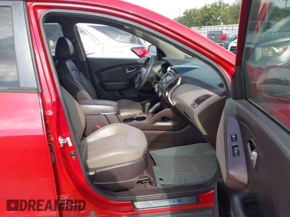 2011 Hyundai Tucson Limited with VIN KM8JU3AC0BU204663, listed as a IAAI auction lot 42785988 with 134,550 mi miles and . Bid and sale history available at DreamBid. Image 5.