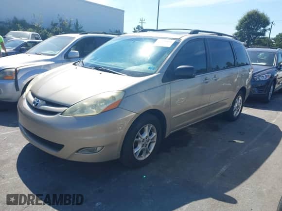 2006 Toyota Sienna XLE z VIN 5TDBA22C26S071263, wystawiony jako IAAI lot #43251454 z przebiegiem 211 032 mil mil oraz . Historia ofert i sprzedaży dostępna na DreamBid. Obrazek 2.