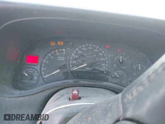 2002 Chevrolet Silverado 2500HD LS z VIN 1GCHK23162F190237, wystawiony jako IAAI lot #43517867 z przebiegiem 272 831 mil mil oraz . Historia ofert i sprzedaży dostępna na DreamBid. Obrazek 7.