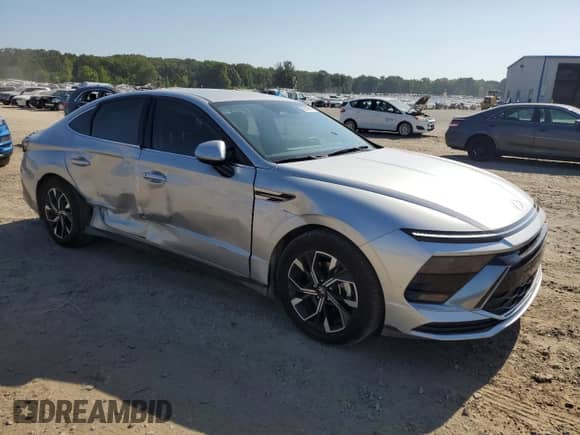 2025 Hyundai Sonata SEL с VIN KMHL64JA3SA472406, выставлен на аукционе Copart как лот 66314545 с пробегом 3 831 миль миль и Списание • Salvage title. История ставок и продаж доступна на DreamBid. Изображение 4.