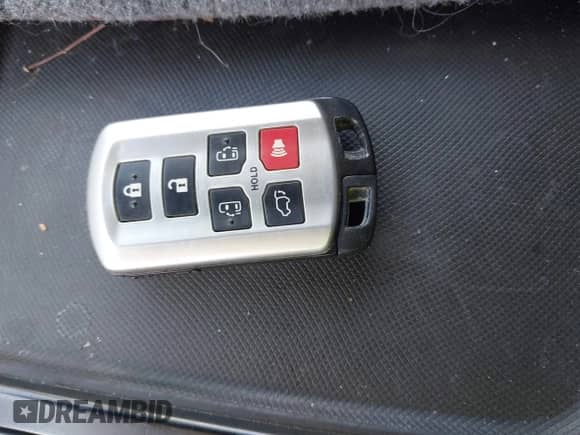 2015 Toyota Sienna Limited z VIN 5TDDK3DCXFS124994, wystawiony jako IAAI lot #42196493 z przebiegiem 60 929 mil mil oraz . Historia ofert i sprzedaży dostępna na DreamBid. Obrazek 11.