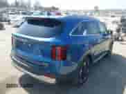 2025 Kia Sorento EX with VIN KNDRJDJH9S5301551, listed as a IAAI auction lot 42551377 with 10,251 mi miles and . Bid and sale history available at DreamBid. Image 4.