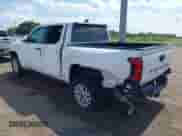 2024 Toyota Tacoma SR5 z VIN 3TYKB5FN8RT006646, wystawiony jako IAAI lot #42552787 z przebiegiem 23 870 mil mil oraz . Historia ofert i sprzedaży dostępna na DreamBid. Obrazek 3.