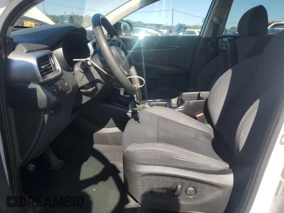 2019 Kia Sorento LX with VIN 5XYPG4A58KG512257, listed as a Copart auction lot 81467705 with 170,912 mi miles and Clean title. Bid and sale history available at DreamBid. Image 7.