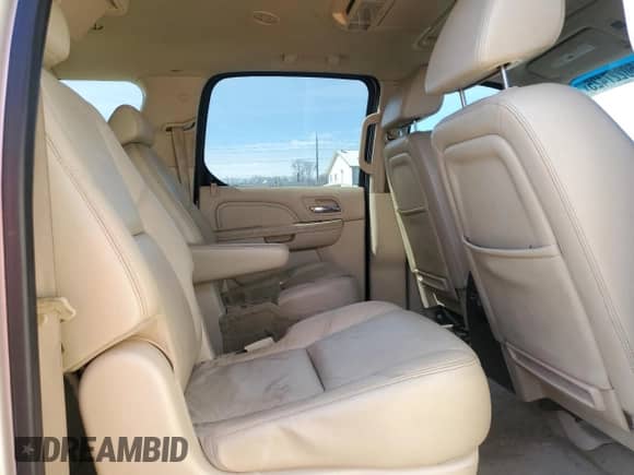 2008 Cadillac Escalade ESV z VIN 1GYFK668X8R276093, wystawiony jako Copart lot #50227425 z przebiegiem 230 262 mil mil oraz Czysty tytuł • Clean title. Historia ofert i sprzedaży dostępna na DreamBid. Obrazek 11.