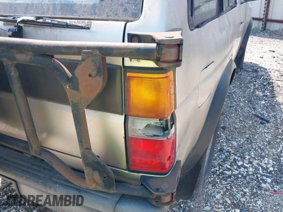 1995 Nissan Pathfinder LE z VIN JN8HD17S4SW062977, wystawiony jako IAAI lot #43200960 z przebiegiem 263 555 mil mil oraz . Historia ofert i sprzedaży dostępna na DreamBid. Obrazek 6.