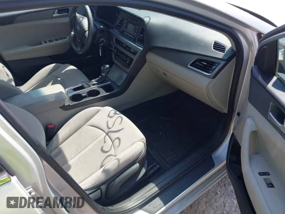 2017 Hyundai Sonata SE с VIN 5NPE24AF7HH513724, выставлен на аукционе IAAI как лот 43005758 с пробегом 138 253 миль миль и . История ставок и продаж доступна на DreamBid. Изображение 5.