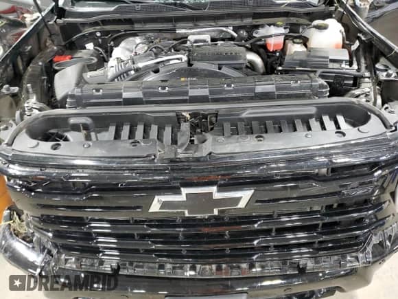 2024 Chevrolet Silverado 3500HD LTZ z VIN 2GC4YUEY3R1199871, wystawiony jako Copart lot #59727175 z przebiegiem Nie podano mil oraz Szkoda całkowita • Salvage title. Historia ofert i sprzedaży dostępna na DreamBid. Obrazek 11.