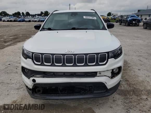 2022 Jeep Compass Latitude z VIN 3C4NJCBB8NT138205, wystawiony jako Copart lot #60247585 z przebiegiem 51 703 mil mil oraz Szkoda całkowita • Salvage title. Historia ofert i sprzedaży dostępna na DreamBid. Obrazek 5.