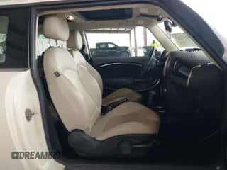 2011 MINI Hardtop with VIN WMWSU3C52BT091664, listed as a IAAI auction lot 42427367 with 110,488 mi miles and . Bid and sale history available at DreamBid. Image 5.
