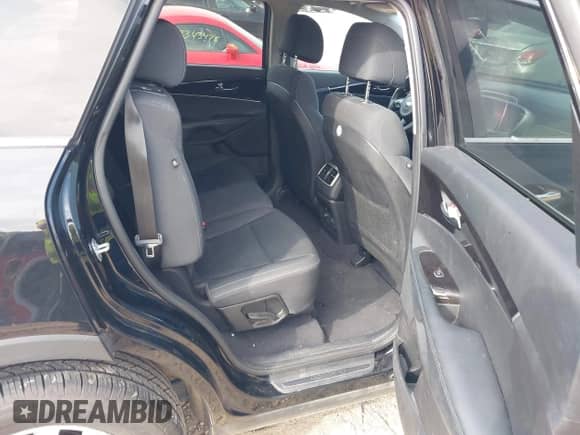 2017 Kia Sorento LX with VIN 5XYPGDA59HG324629, listed as a IAAI auction lot 43348300 with 151,201 mi miles and . Bid and sale history available at DreamBid. Image 8.