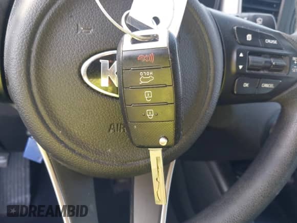 2018 Kia Sorento LX z VIN 5XYPGDA59JG338956, wystawiony jako IAAI lot #40707739 z przebiegiem 94 905 mil mil oraz . Historia ofert i sprzedaży dostępna na DreamBid. Obrazek 11.