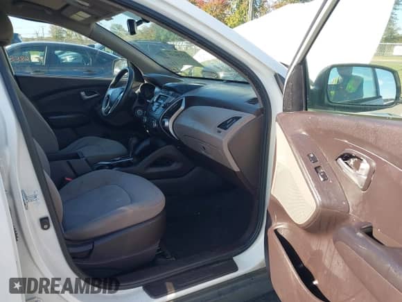 2012 Hyundai Tucson GL z VIN KM8JT3AB9CU447741, wystawiony jako IAAI lot #43370135 z przebiegiem 115 880 mil mil oraz . Historia ofert i sprzedaży dostępna na DreamBid. Obrazek 5.