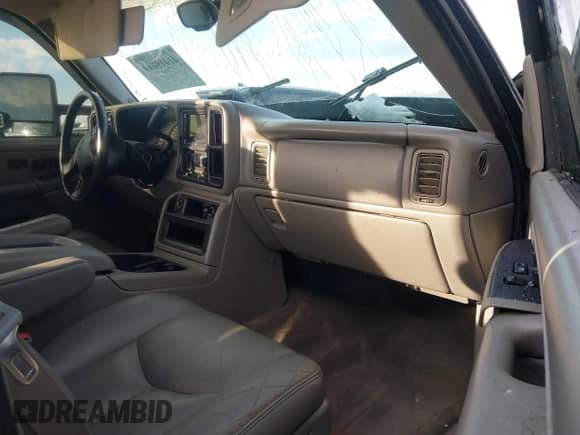 2003 Chevrolet Silverado 1500HD LS z VIN 1GCGK13U13F203025, wystawiony jako IAAI lot #41419011 z przebiegiem Nie podano mil oraz . Historia ofert i sprzedaży dostępna na DreamBid. Obrazek 5.