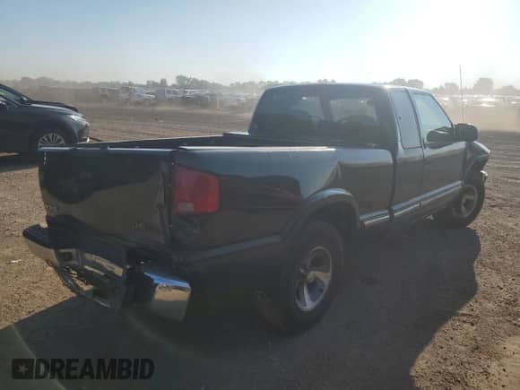 2003 Chevrolet S-10 LS with VIN 1GCCS19X138238748, listed as a Copart auction lot 68881305 with 153,903 mi miles and Salvage title. Bid and sale history available at DreamBid. Image 3.