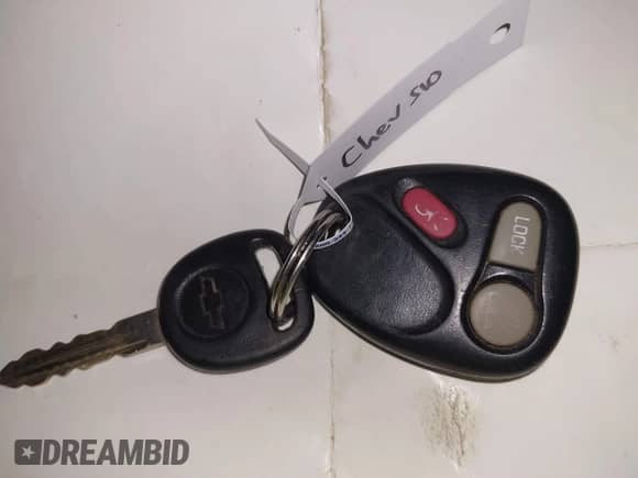 2002 Chevrolet S-10 LS z VIN 1GCCT19W328189054, wystawiony jako IAAI lot #41660988 z przebiegiem 217 256 mil mil oraz . Historia ofert i sprzedaży dostępna na DreamBid. Obrazek 11.