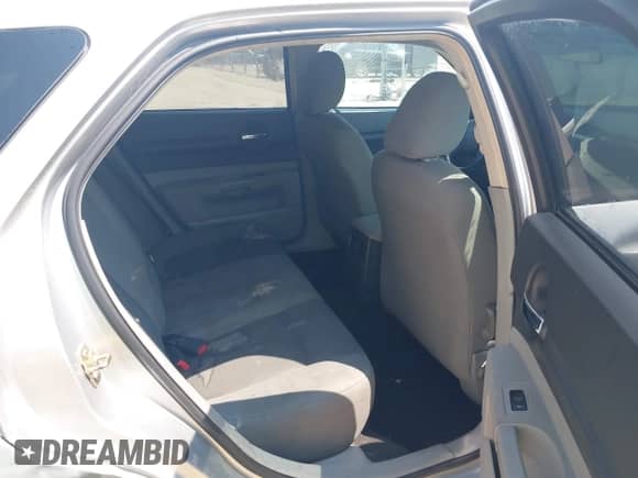 2006 Dodge Magnum z VIN 2D4FV47V96H442769, wystawiony jako IAAI lot #42422619 z przebiegiem 114 263 mil mil oraz . Historia ofert i sprzedaży dostępna na DreamBid. Obrazek 8.