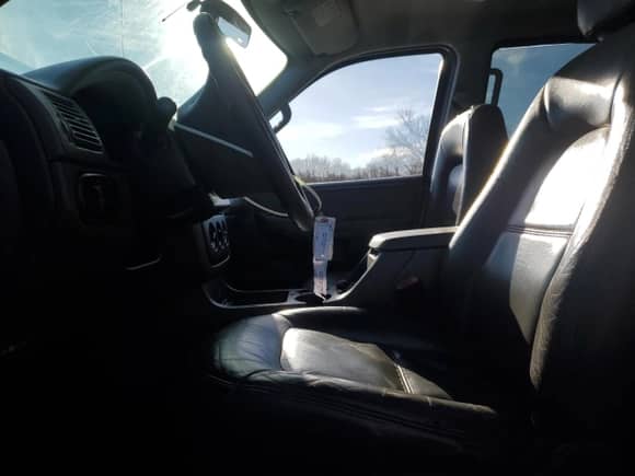 2005 Ford Explorer XLS с VIN 1FMZU62K85UA24653, выставлен на аукционе Copart как лот 87058025 с пробегом 110 003 миль миль и На запчасти • Non repairable. История ставок и продаж доступна на DreamBid. Изображение 7.