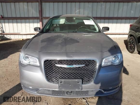 2017 Chrysler 300 C with VIN 2C3CCAEG3HH657922, listed as a IAAI auction lot 43319648 with 118,622 mi miles and . Bid and sale history available at DreamBid. Image 13.