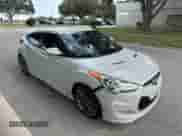 2013 Hyundai Veloster w/Black Int z VIN KMHTC6AD0DU137958, wystawiony jako Copart lot #84753465 z przebiegiem 135 718 mil mil oraz Czysty tytuł • Clean title. Historia ofert i sprzedaży dostępna na DreamBid. Obrazek 1.