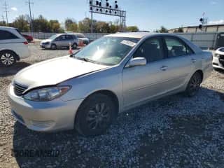2006 Toyota Camry STD z VIN 4T1BE32K36U720240, wystawiony jako Copart lot #87283315 z przebiegiem 188 359 mil mil oraz Szkoda całkowita • Salvage title. Historia ofert i sprzedaży dostępna na DreamBid. Obrazek 1.