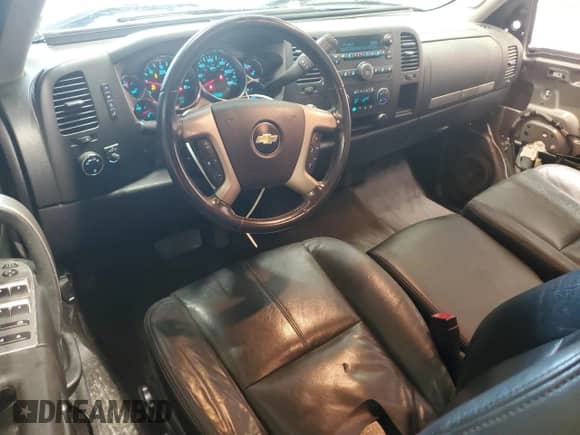 2012 Chevrolet Silverado 1500 LT z VIN 1GCRKSE75CZ275141, wystawiony jako Copart lot #81234685 z przebiegiem 224 817 mil mil oraz Szkoda całkowita • Salvage title. Historia ofert i sprzedaży dostępna na DreamBid. Obrazek 8.