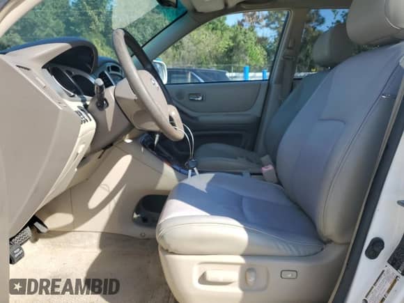 2004 Toyota Highlander with VIN JTEDP21A340013665, listed as a Copart auction lot 83826135 with 260,644 mi miles and Clean title. Bid and sale history available at DreamBid. Image 7.