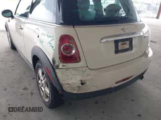 2011 MINI Hardtop with VIN WMWSU3C52BT091664, listed as a IAAI auction lot 42427367 with 110,488 mi miles and . Bid and sale history available at DreamBid. Image 6.