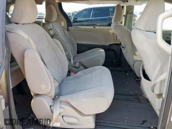 2015 Toyota Sienna LE AAS с VIN 5TDKK3DC9FS598233, выставлен на аукционе Copart как лот 67855925 с пробегом 176 279 миль миль и Списание • Salvage title. История ставок и продаж доступна на DreamBid. Изображение 11.