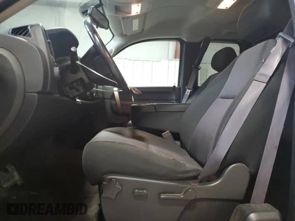 2013 Chevrolet Silverado 1500 LT z VIN 1GCRKSE75DZ339132, wystawiony jako Copart lot #82696605 z przebiegiem 95 461 mil mil oraz Czysty tytuł • Clean title. Historia ofert i sprzedaży dostępna na DreamBid. Obrazek 7.