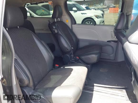 2011 Toyota Sienna SE с VIN 5TDXK3DCXBS052654, выставлен на аукционе IAAI как лот 42071372 с пробегом 221 733 миль миль и . История ставок и продаж доступна на DreamBid. Изображение 8.