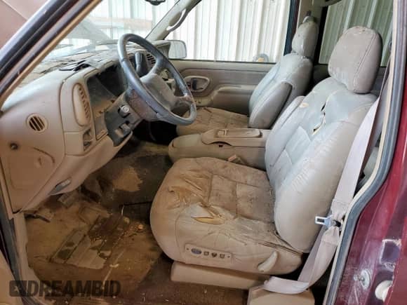 1999 Chevrolet Suburban с VIN 3GNEC16R5XG116087, выставлен на аукционе Copart как лот 65594355 с пробегом 256 091 миль миль и Списание • Salvage title. История ставок и продаж доступна на DreamBid. Изображение 7.