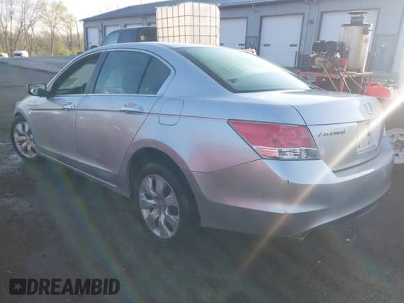 2010 Honda Accord EX с VIN 1HGCP3F75AA010728, выставлен на аукционе IAAI как лот 41984817 с пробегом 210 022 миль миль и . История ставок и продаж доступна на DreamBid. Изображение 3.