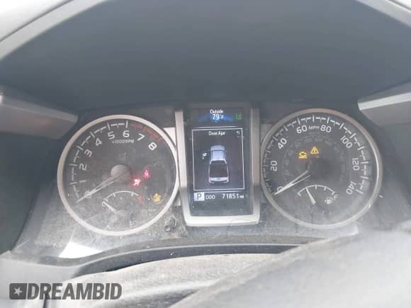 2021 Toyota Tacoma SR5 z VIN 3TMDZ5BN7MM106221, wystawiony jako IAAI lot #42827931 z przebiegiem 71 851 mil mil oraz . Historia ofert i sprzedaży dostępna na DreamBid. Obrazek 7.