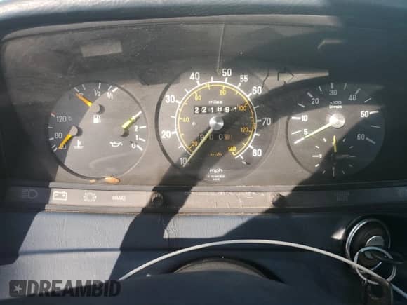 1982 Mercedes-Benz 300 z VIN WDBAB53A9CB001316, wystawiony jako Copart lot #77039934 z przebiegiem 221 891 mil mil oraz Czysty tytuł • Clean title. Historia ofert i sprzedaży dostępna na DreamBid. Obrazek 9.