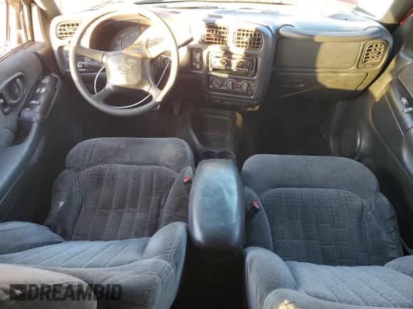 2001 Chevrolet Blazer LS z VIN 1GNCT18W51K123809, wystawiony jako Copart lot #86491294 z przebiegiem 211 514 mil mil oraz Szkoda całkowita • Salvage title. Historia ofert i sprzedaży dostępna na DreamBid. Obrazek 8.