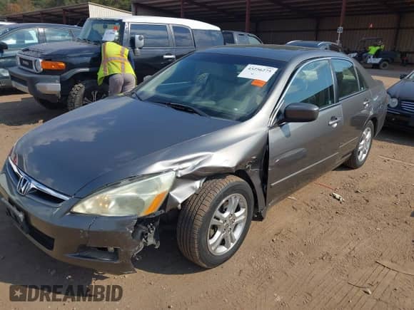 2006 Honda Accord EX-L z VIN 1HGCM56896A045339, wystawiony jako IAAI lot #43256275 z przebiegiem 107 819 mil mil oraz . Historia ofert i sprzedaży dostępna na DreamBid. Obrazek 6.