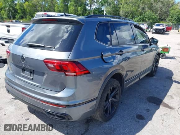 2024 Volkswagen Tiguan SE R-Line Black с VIN 3VVCB7AX4RM002566, выставлен на аукционе IAAI как лот 43273661 с пробегом 33 242 миль миль и . История ставок и продаж доступна на DreamBid. Изображение 4.