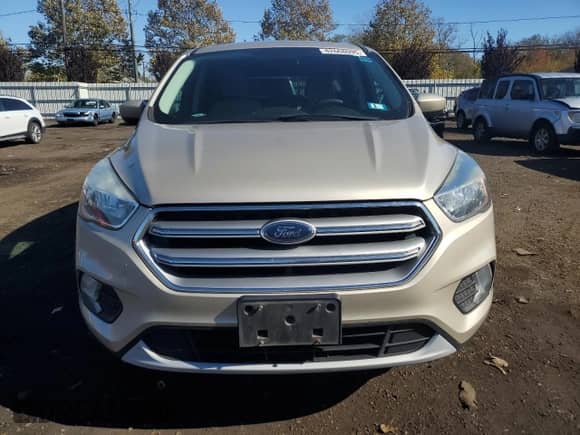 2017 Ford Escape SE с VIN 1FMCU9GD4HUC41574, выставлен на аукционе Copart как лот 82668095 с пробегом 144 912 миль миль и Чистый • Clean title. История ставок и продаж доступна на DreamBid. Изображение 5.