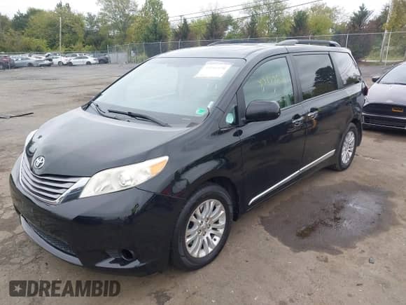 2017 Toyota Sienna XLE Auto Access Seat с VIN 5TDYZ3DC2HS768392, выставлен на аукционе IAAI как лот 43249530 с пробегом 139 743 миль миль и . История ставок и продаж доступна на DreamBid. Изображение 2.