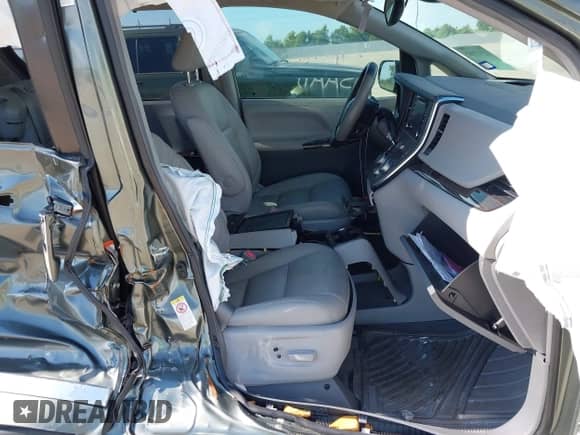 2019 Toyota Sienna XLE Auto Access Seat with VIN 5TDYZ3DC1KS008414, listed as a IAAI auction lot 42925883 with 57,516 mi miles and . Bid and sale history available at DreamBid. Image 5.